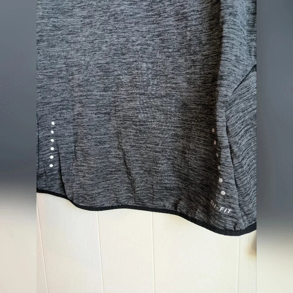 Nike Dri-Fit 3/4 Pullover in Dark Gray size Medium Performance Athletic Active - Picture 4 of 8